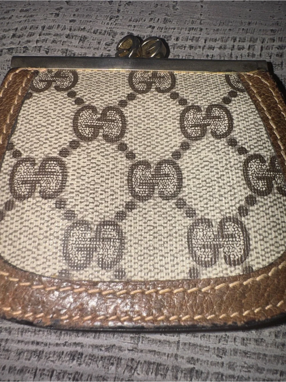 Vintage Rare Gucci GG Kiss Lock Authentic Small Coin Purse - Excellent Condition